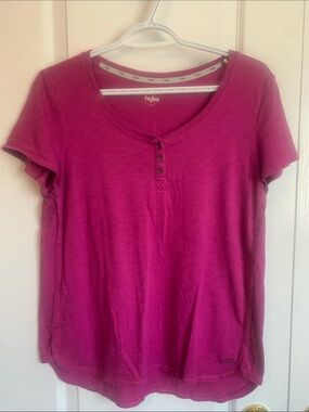 Hyba Women’s Short Sleeve Henley Tee in Magenta